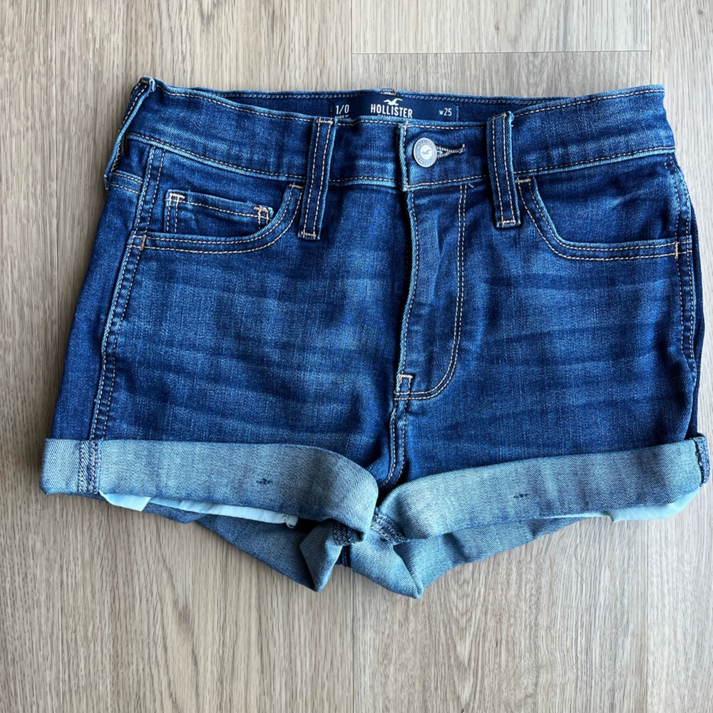 Girls Dark Denim Hollister High Rise shorts 3”inch size 1/0 w25